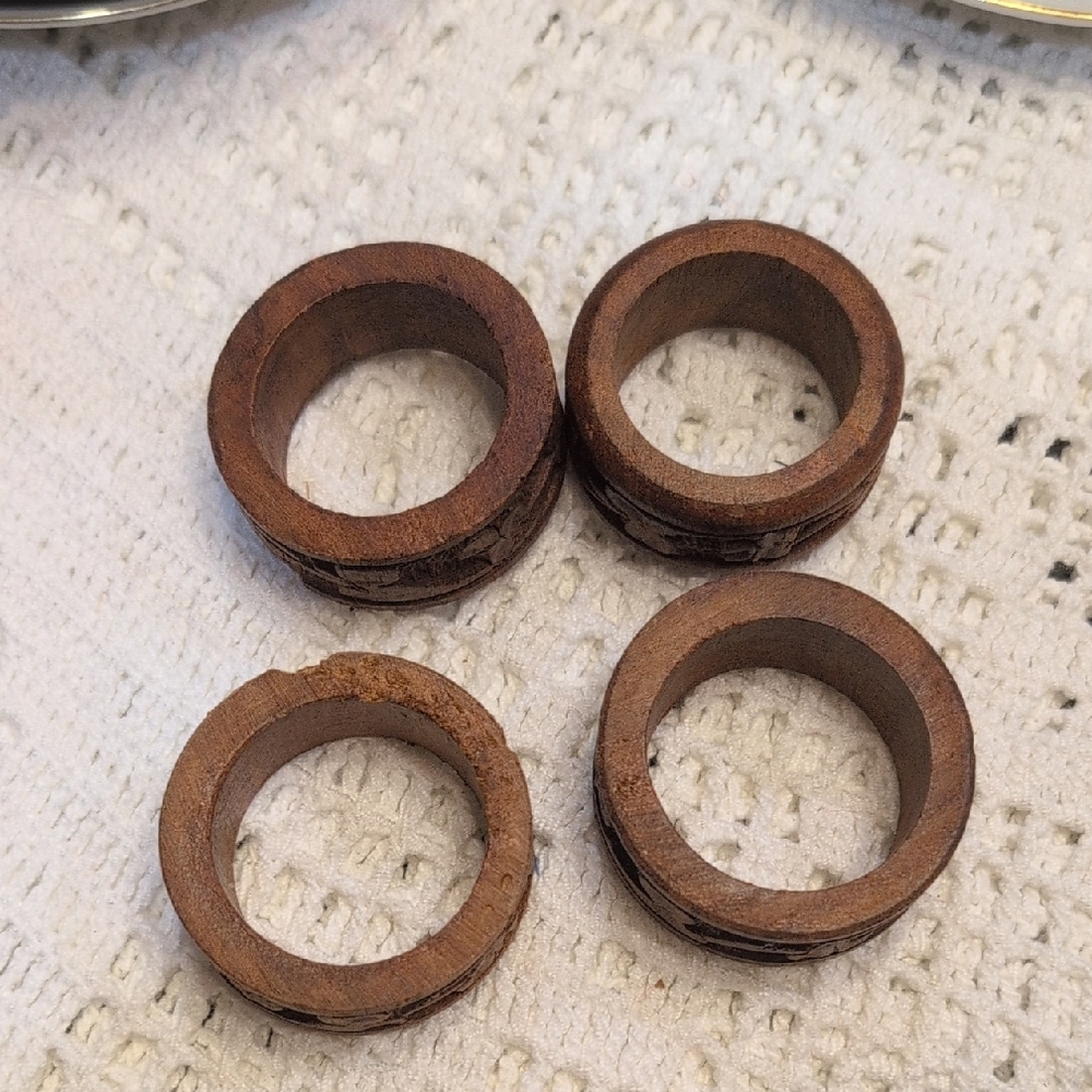 Set of 4 Wooden Napkin Rings - Rustic Brown